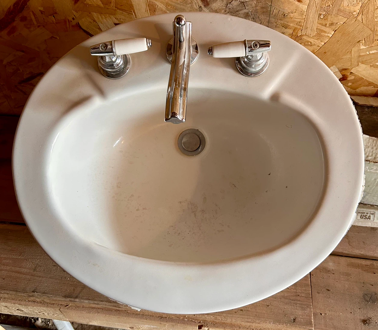 Kohler White Pedestal Sink with Faucet