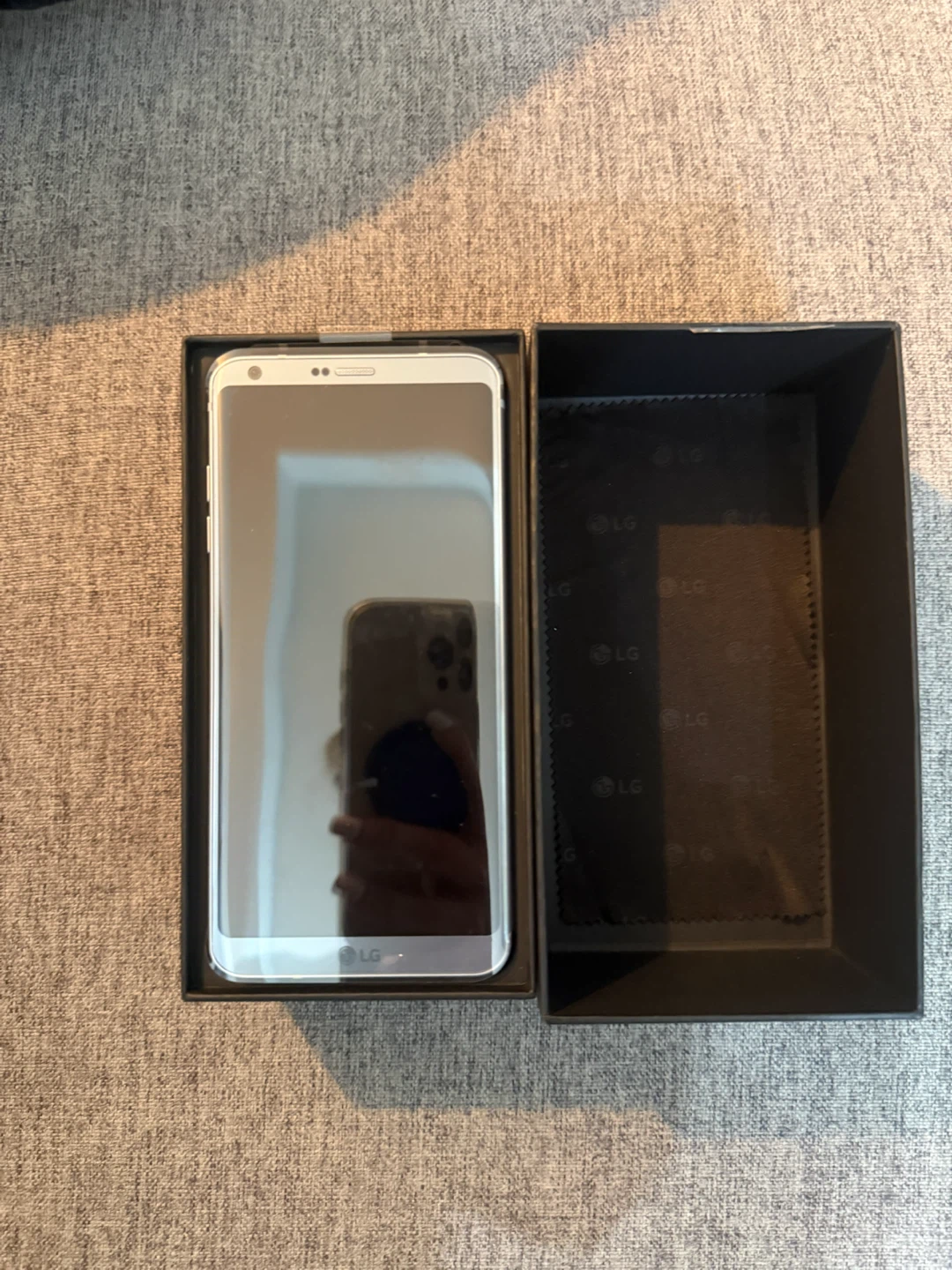 LG G6 H873 Smartphone - 32GB - Unlocked - photo 3