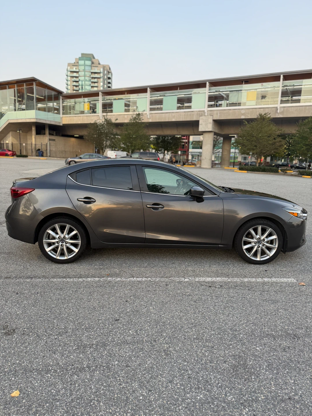 Mazda 3 Sedan-Excellent Condition - photo 3