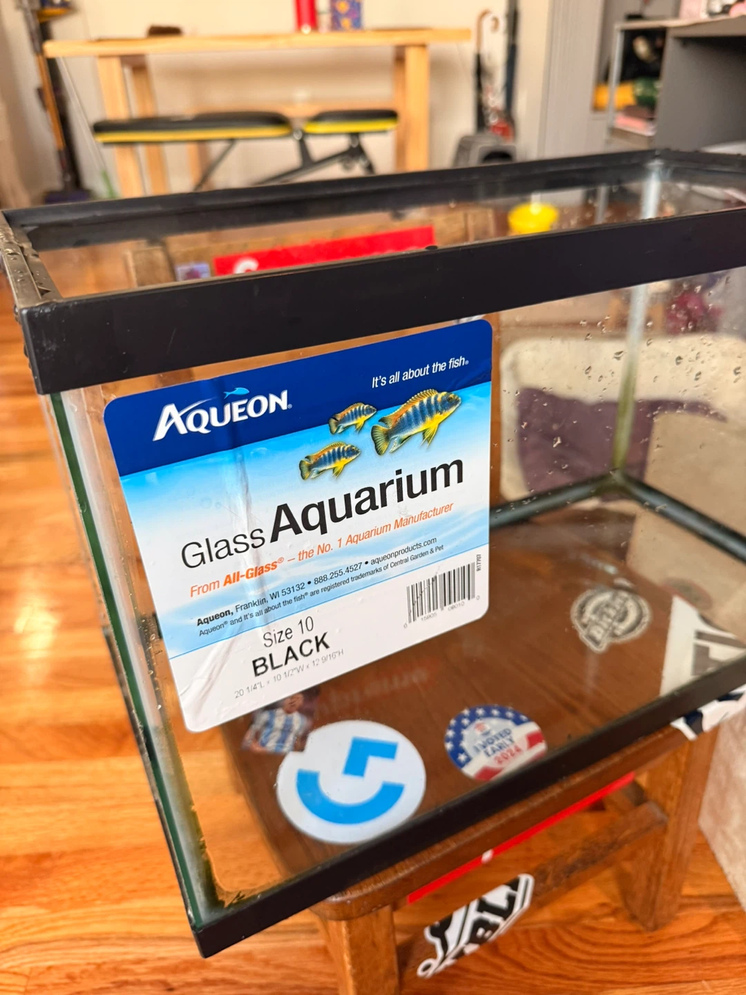 Aqueon Glass Aquarium - Size 10, Black with screen cover