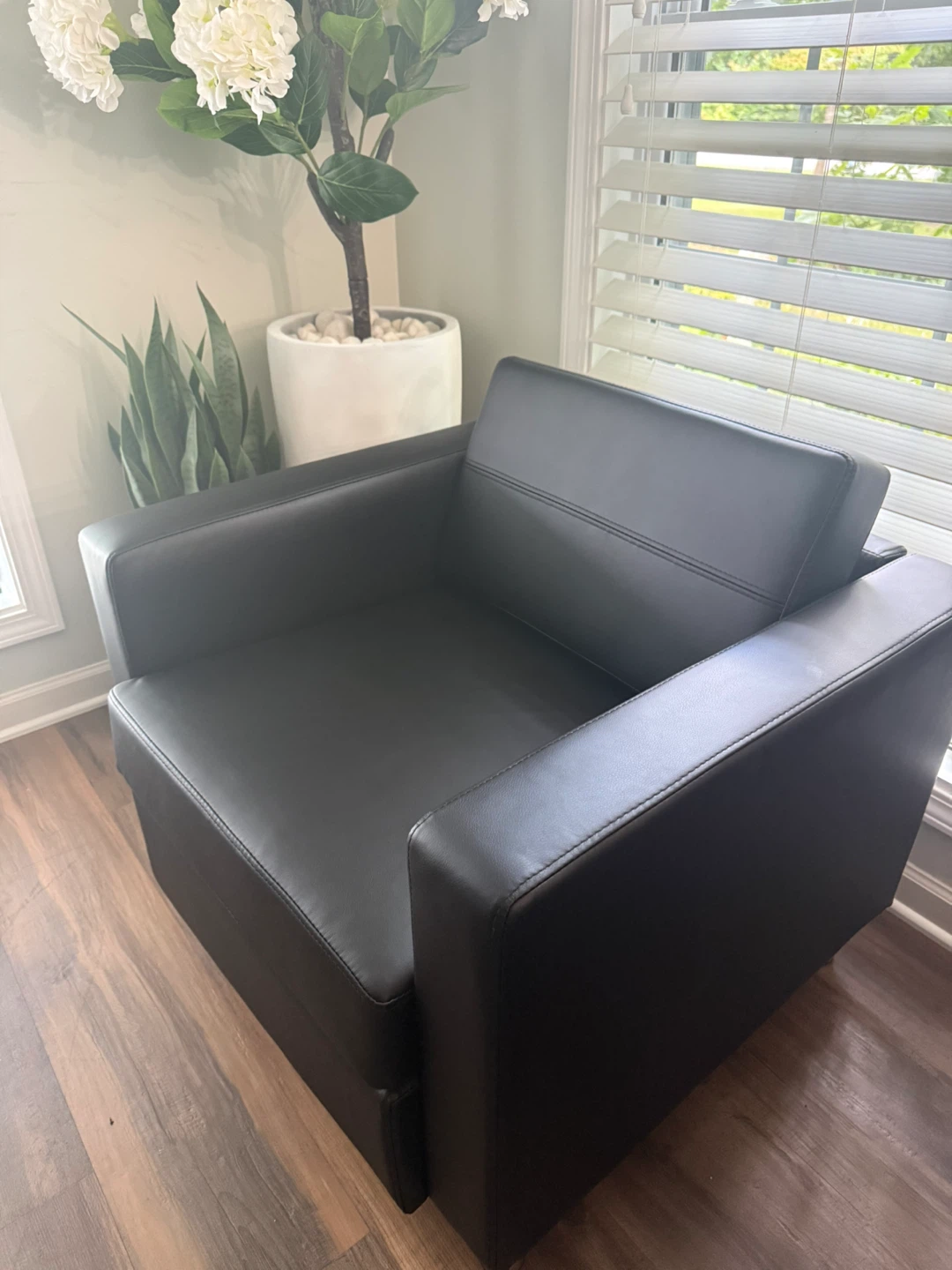 Worksmart Black Pacific Arm Chair With Chrome Finish Legs - photo 3