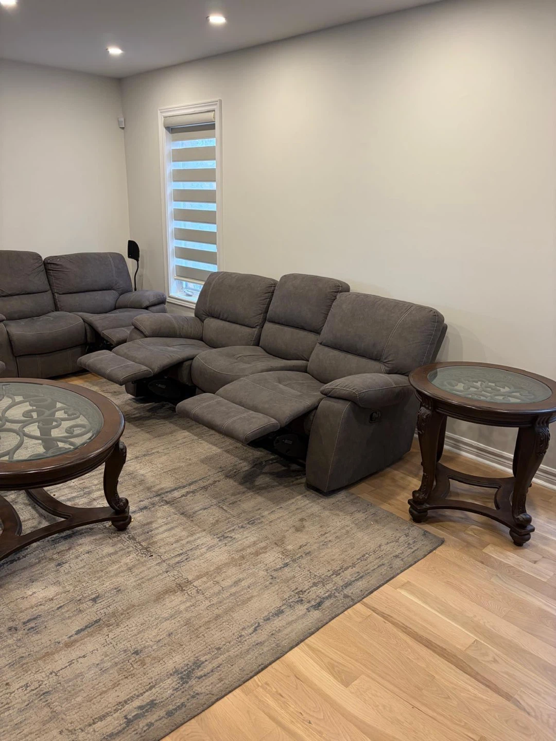 Living room set (3 piece couch, end table and coffee table) - photo 2