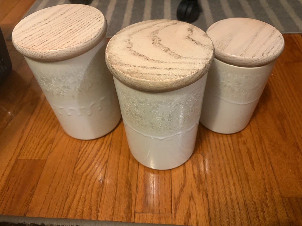 Set of 3 Ceramic Canisters with Wooden Lids - photo 2