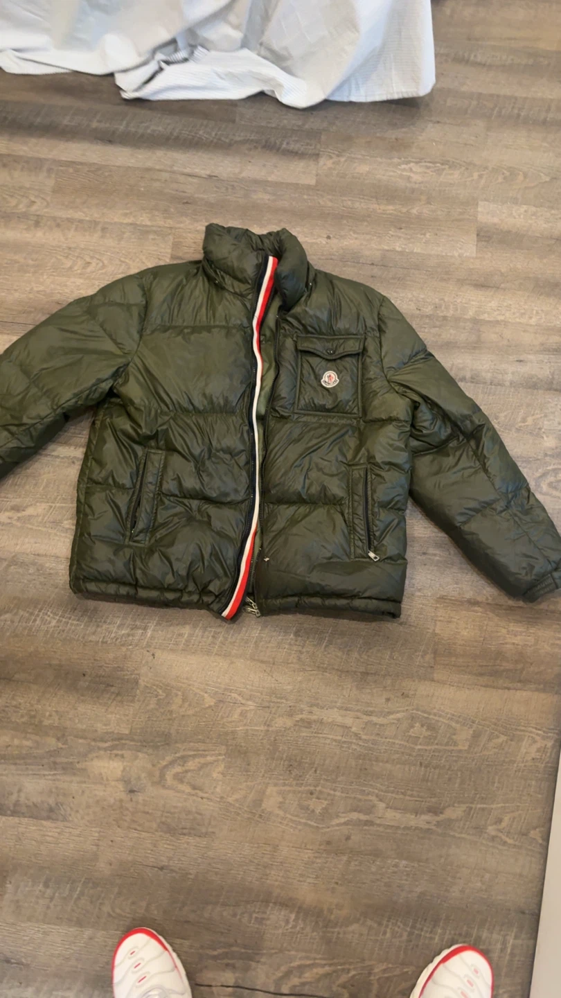 (Authentic) Moncler Puffer Jacket *NO HOOD*