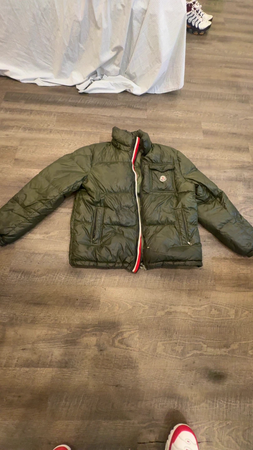(Authentic) Moncler Puffer Jacket *NO HOOD* - photo 2