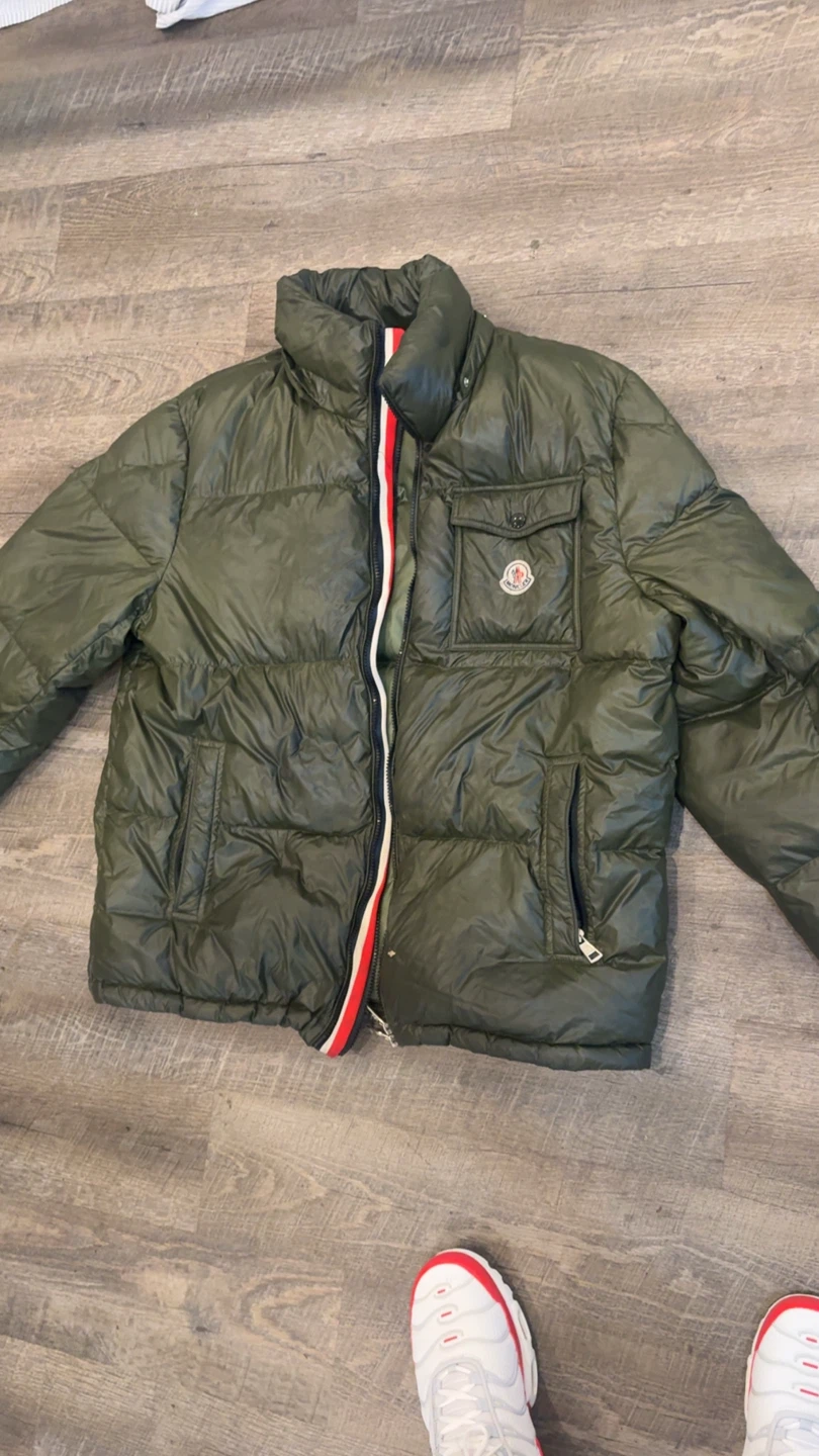 (Authentic) Moncler Puffer Jacket *NO HOOD* - photo 3