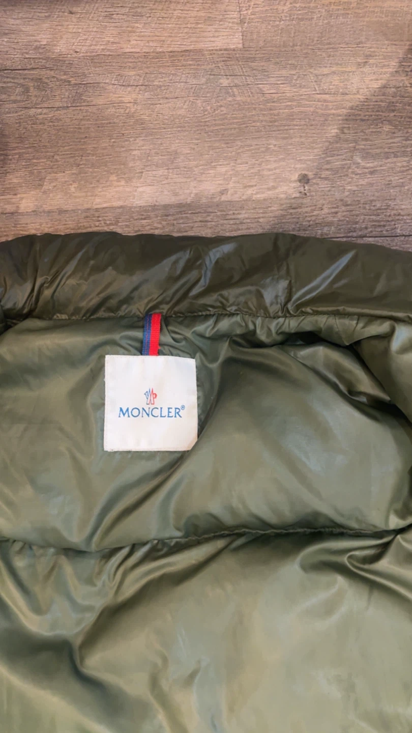 (Authentic) Moncler Puffer Jacket *NO HOOD* - photo 4