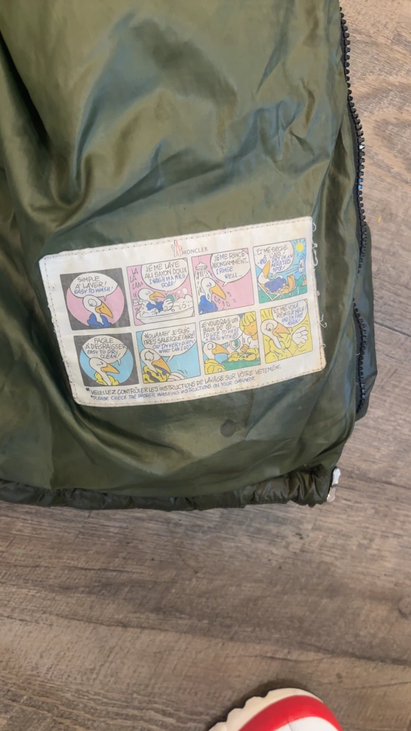 (Authentic) Moncler Puffer Jacket *NO HOOD* - photo 5