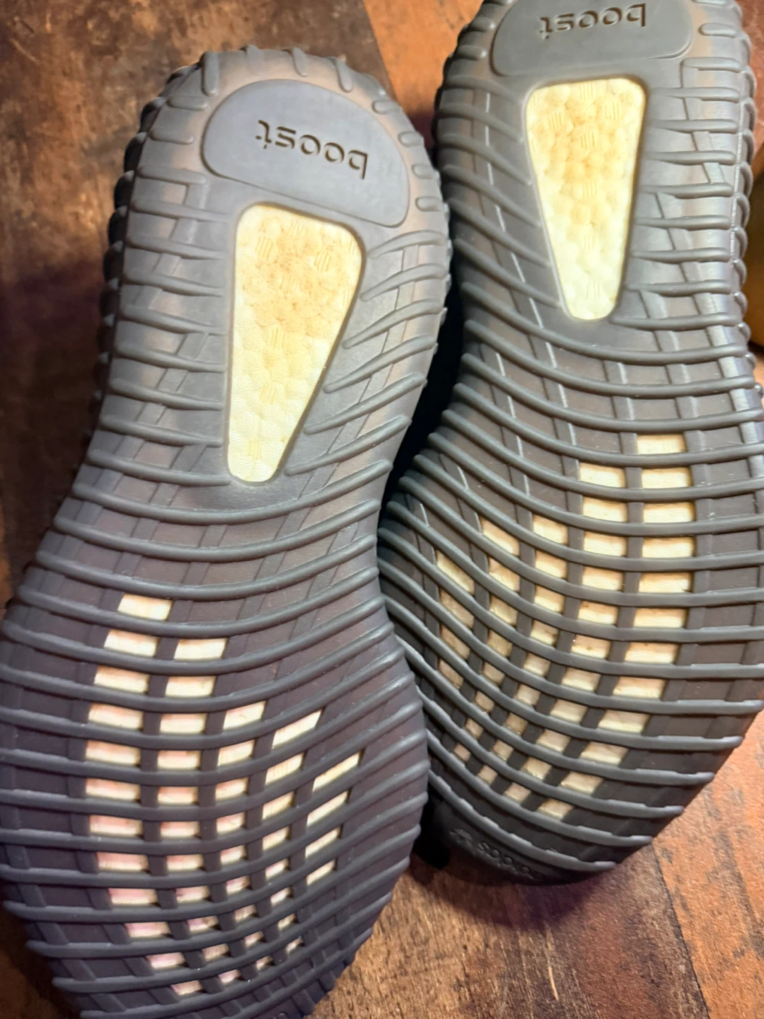 Adidas Yeezy Boost 350 V2 size 10 used - photo 2