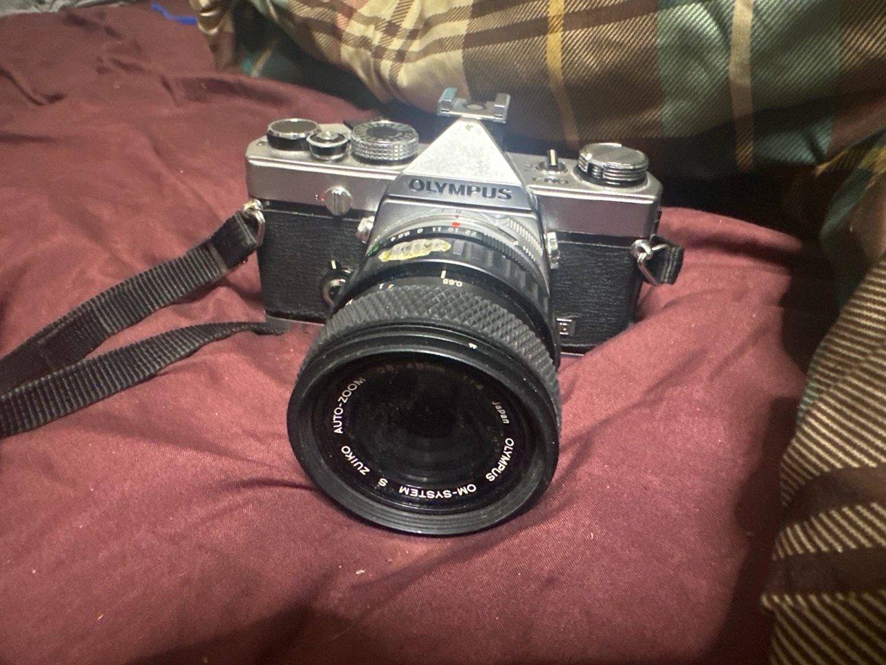Olympus OM-SYSTEM AUTO-ZOOM Camera