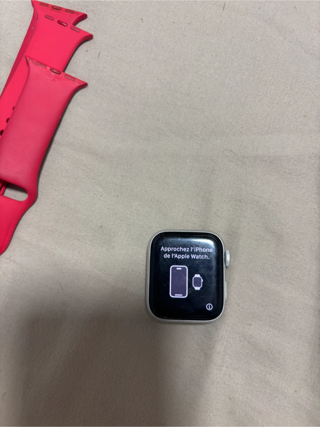 Apple Watch SE with Red Bands - photo 2