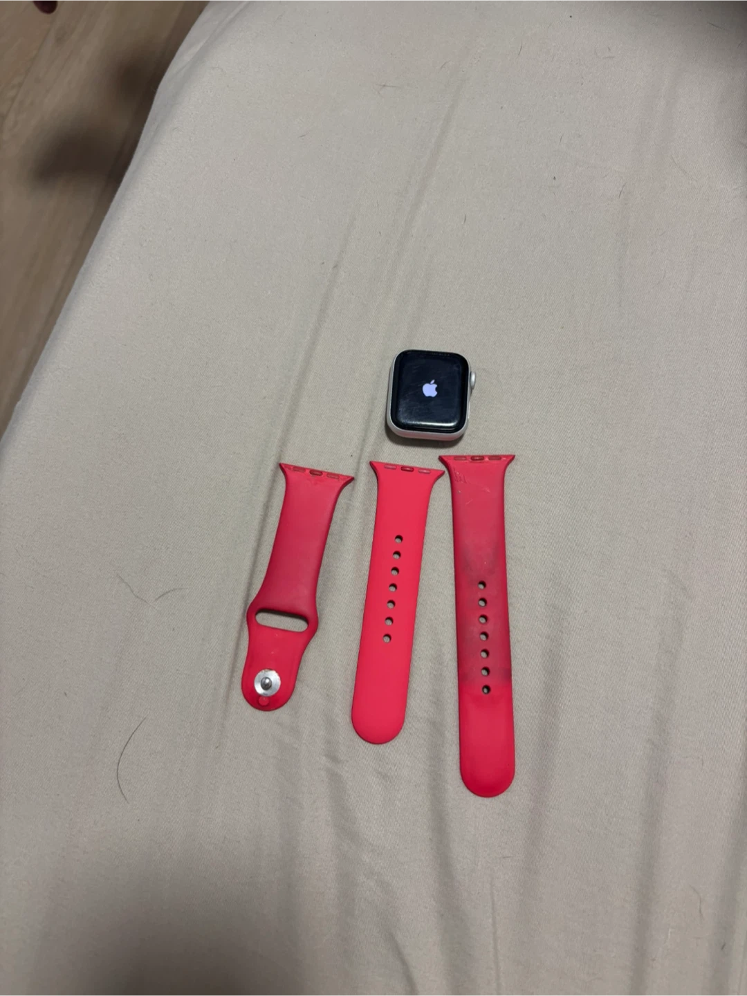 Apple Watch SE with Red Bands - photo 3