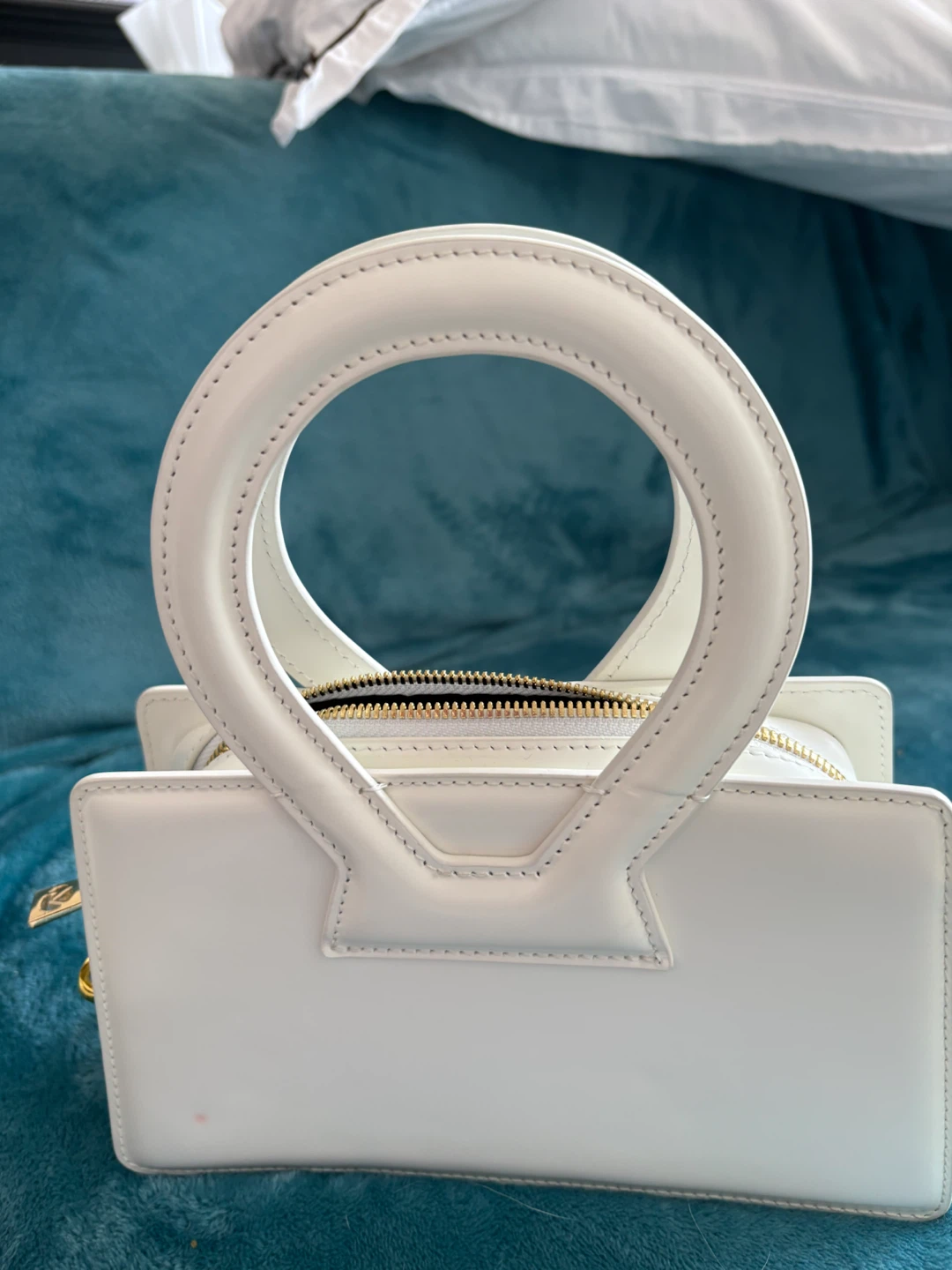 White Mejuri Leather Top Handle Bag with Gold Chain - photo 3