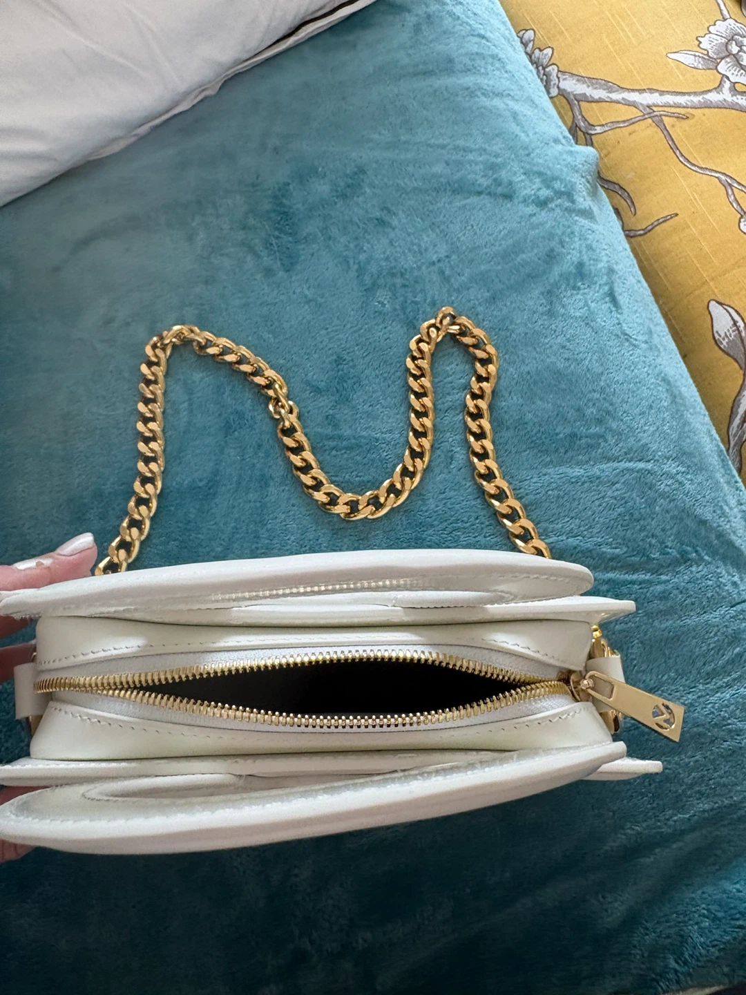 White Mejuri Leather Top Handle Bag with Gold Chain - photo 5