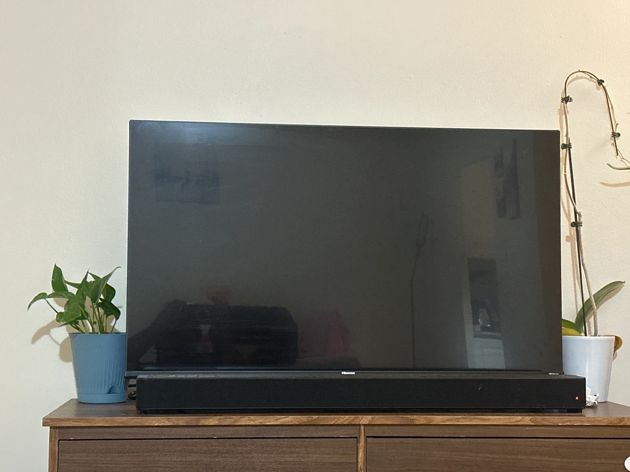 Hisense 43 inch tv - photo 2
