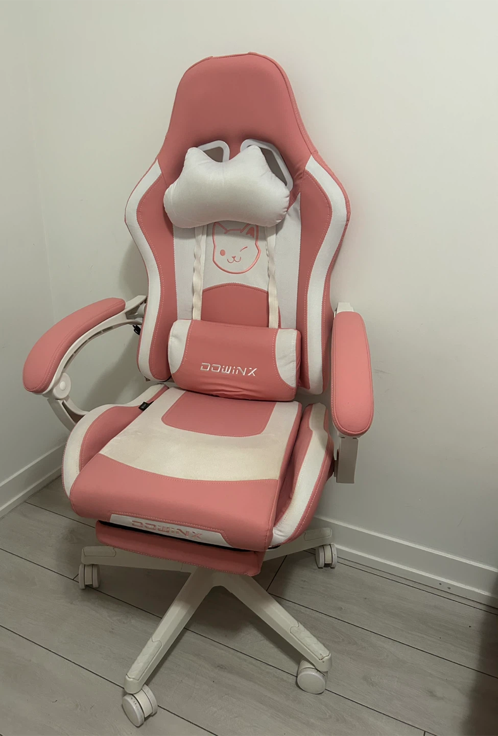 Dowinx Pink Gaming Chair