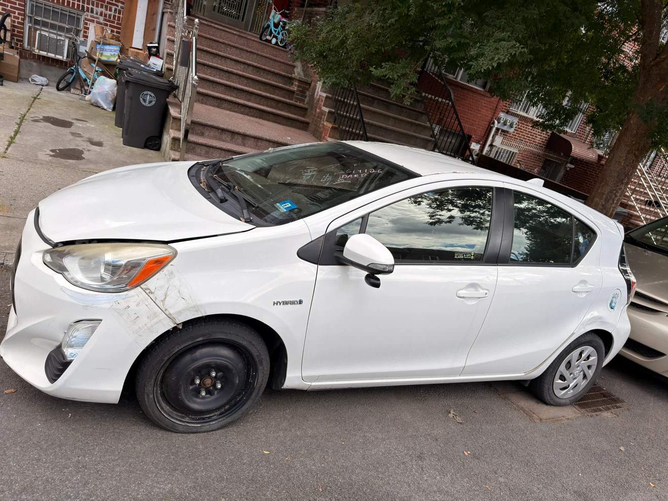 White Toyota Prius C Hybrid - photo 3