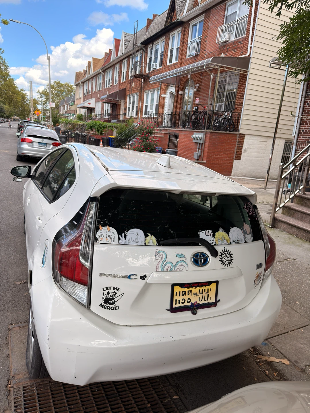 White Toyota Prius C Hybrid - photo 4