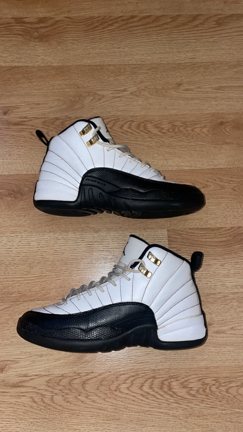 Jordan 12 size 4.5y 15$