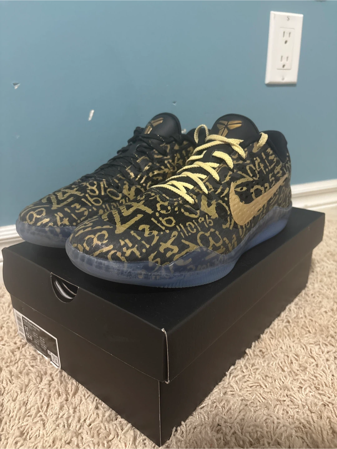 Basketball shoes