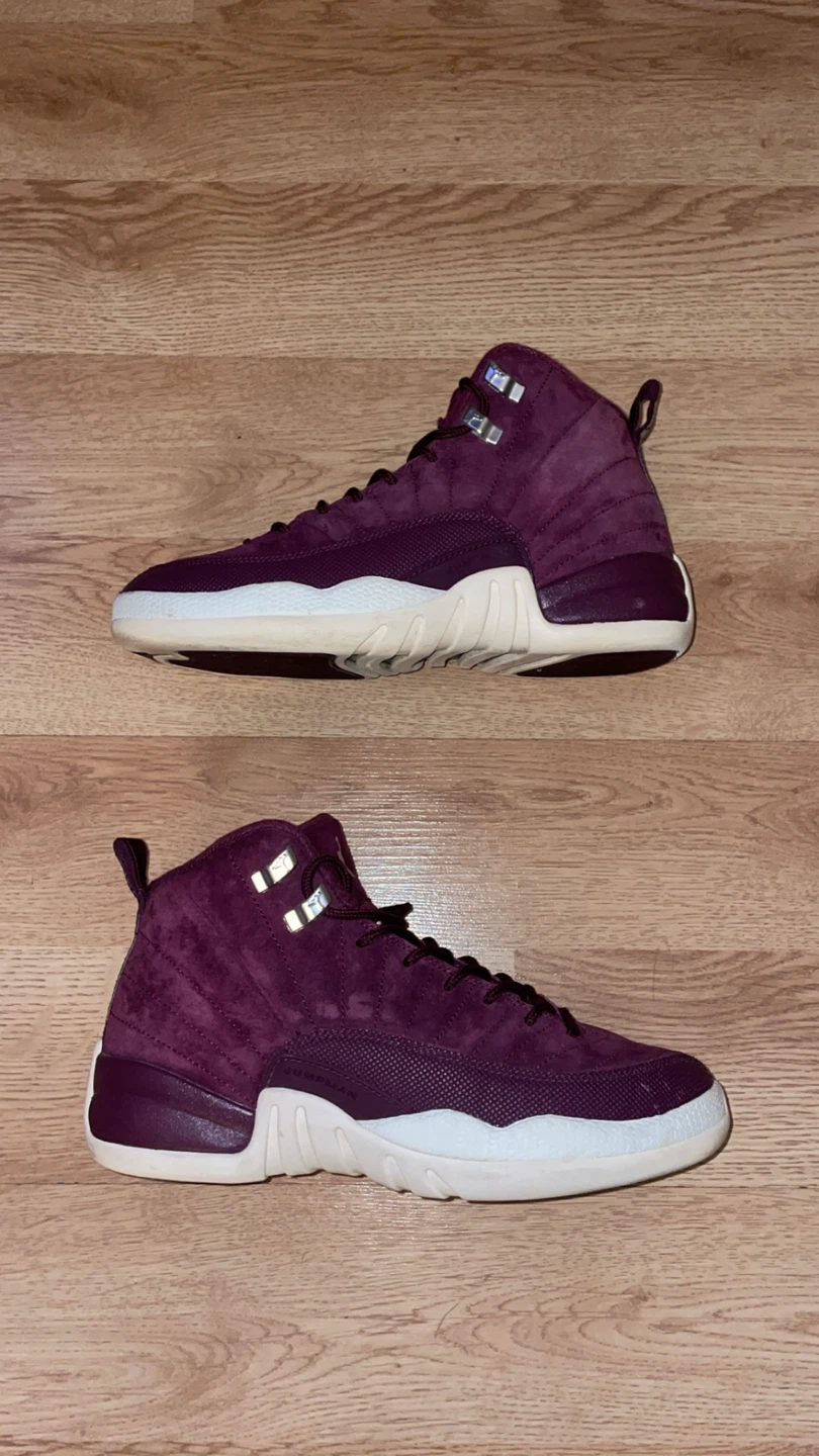 Air Jordan 12 size 6y 20$