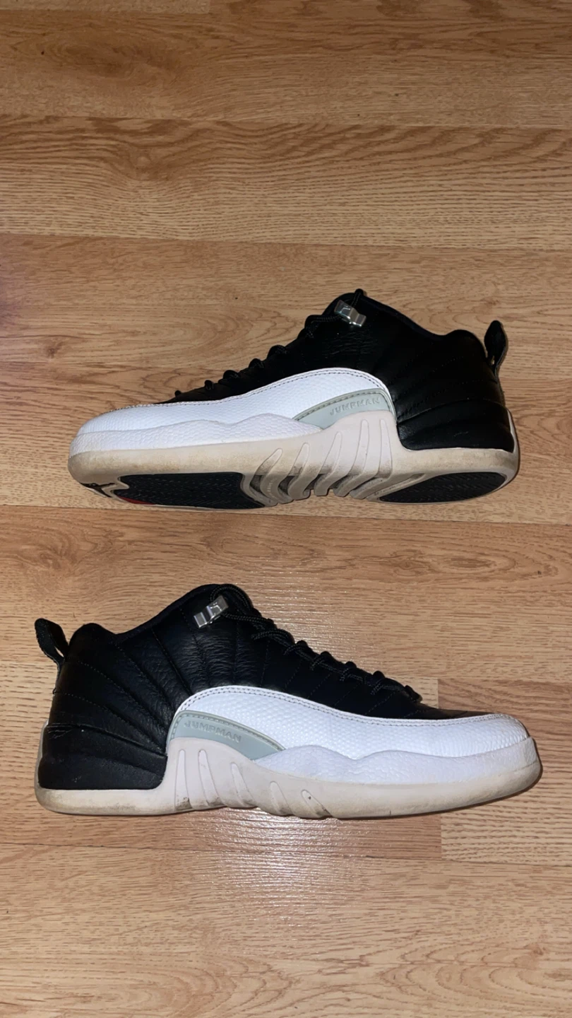 Air Jordan 12 size 6.5y 15$