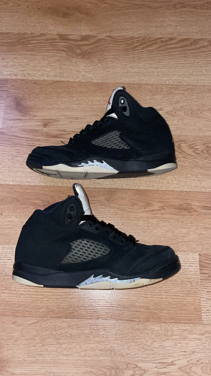 Air Jordan 5 black metallic size 3y 15$