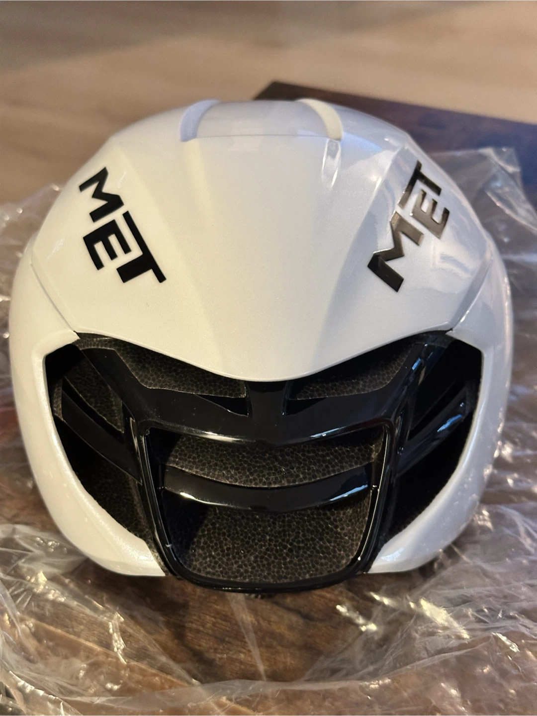 MET White Cycling Helmet - photo 4
