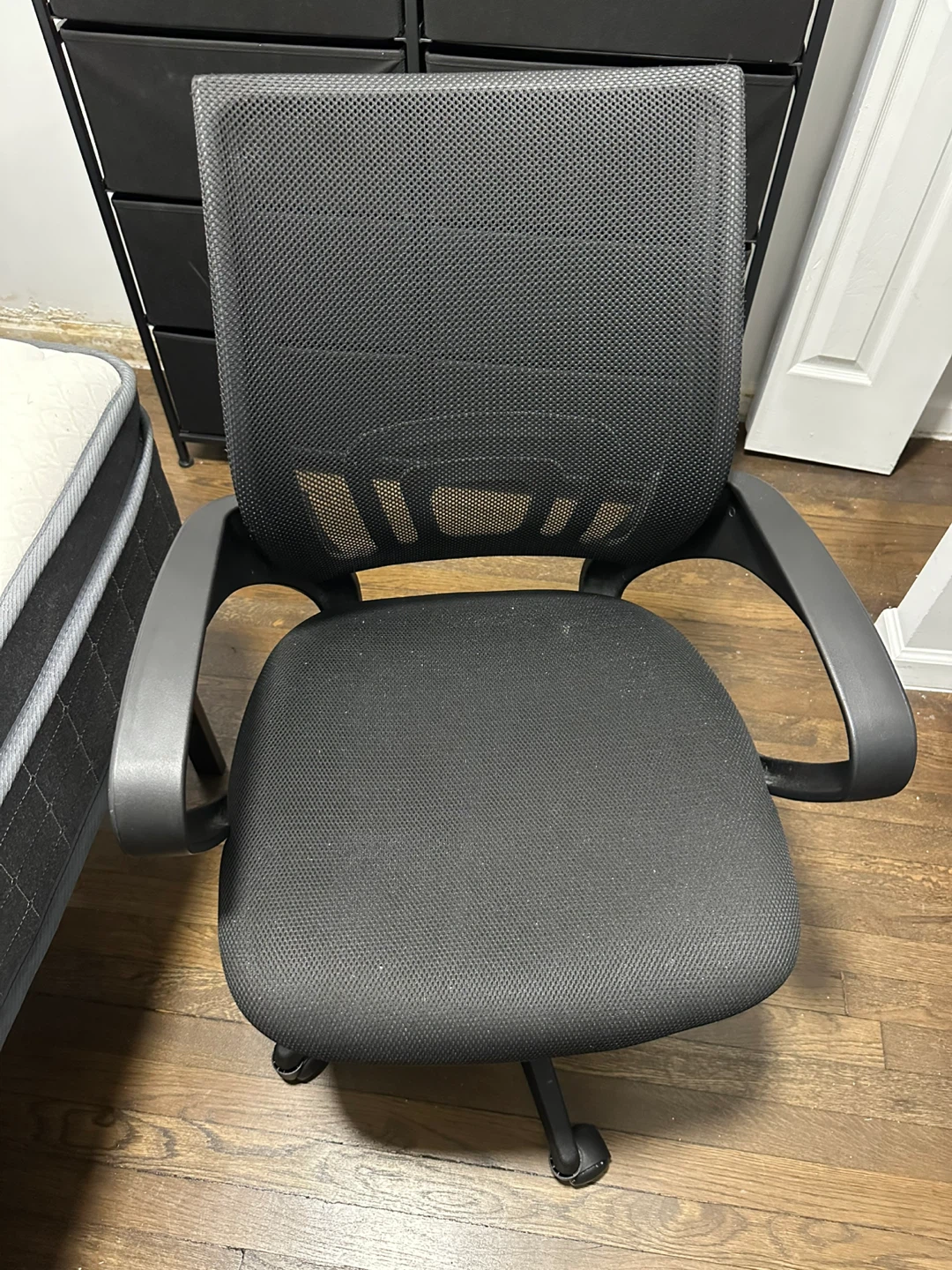 Black Mesh Office Chair - photo 2