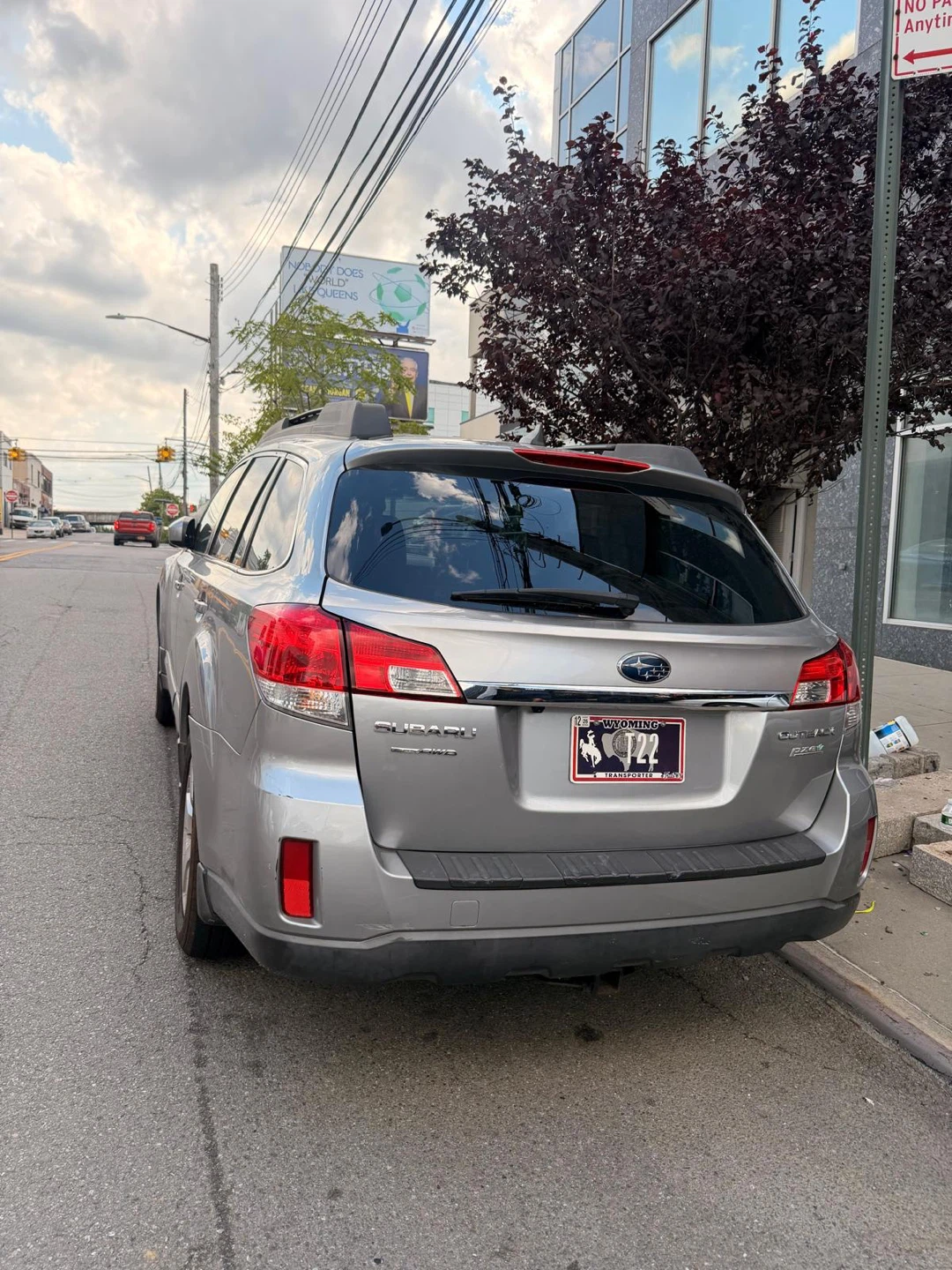 2011 Subaru Outback 2.5i Silver - photo 3