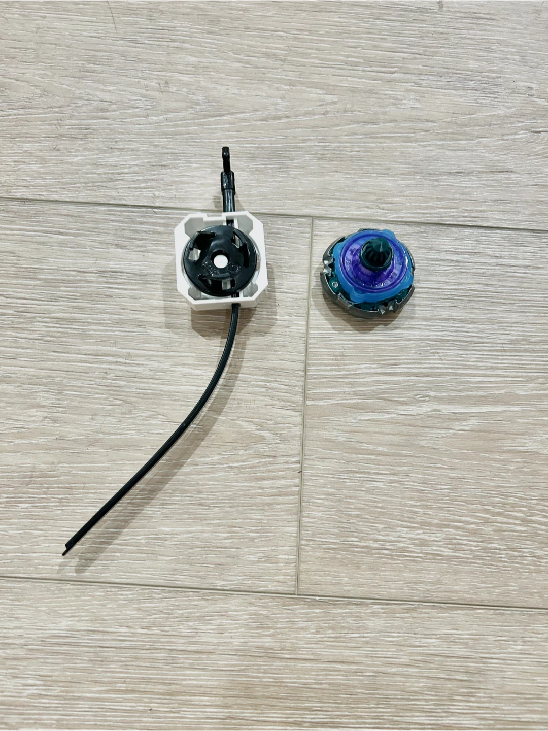 Beyblade X - Lance Knight 4-80 HN (Like New) - photo 3