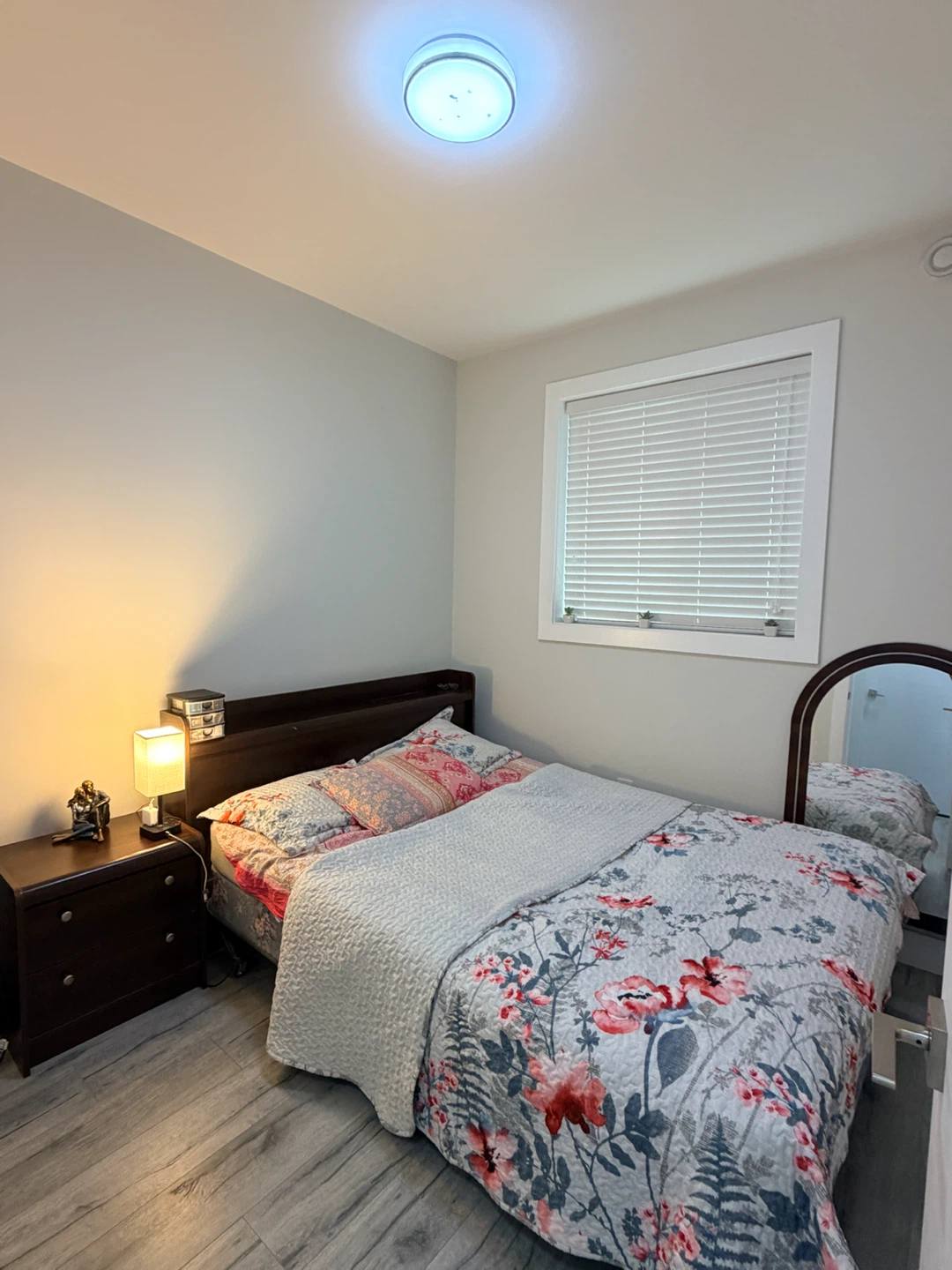 Queen mattress+Queen size box spring+ head board/head rest - photo 2