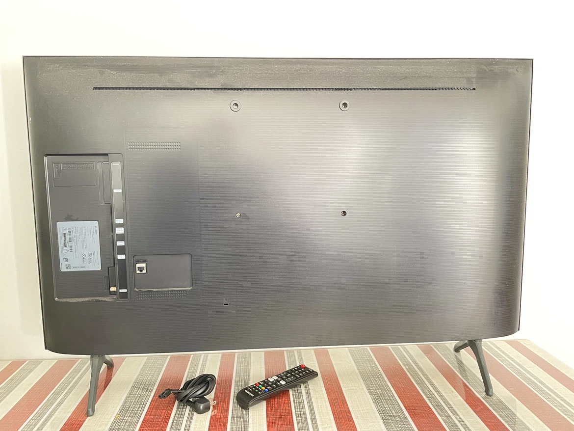 Samsung 43 in Crystal UHD 4K Smart TV - photo 2