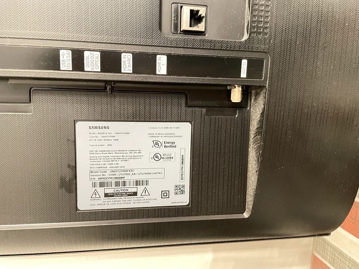 Samsung 43 in Crystal UHD 4K Smart TV - photo 3