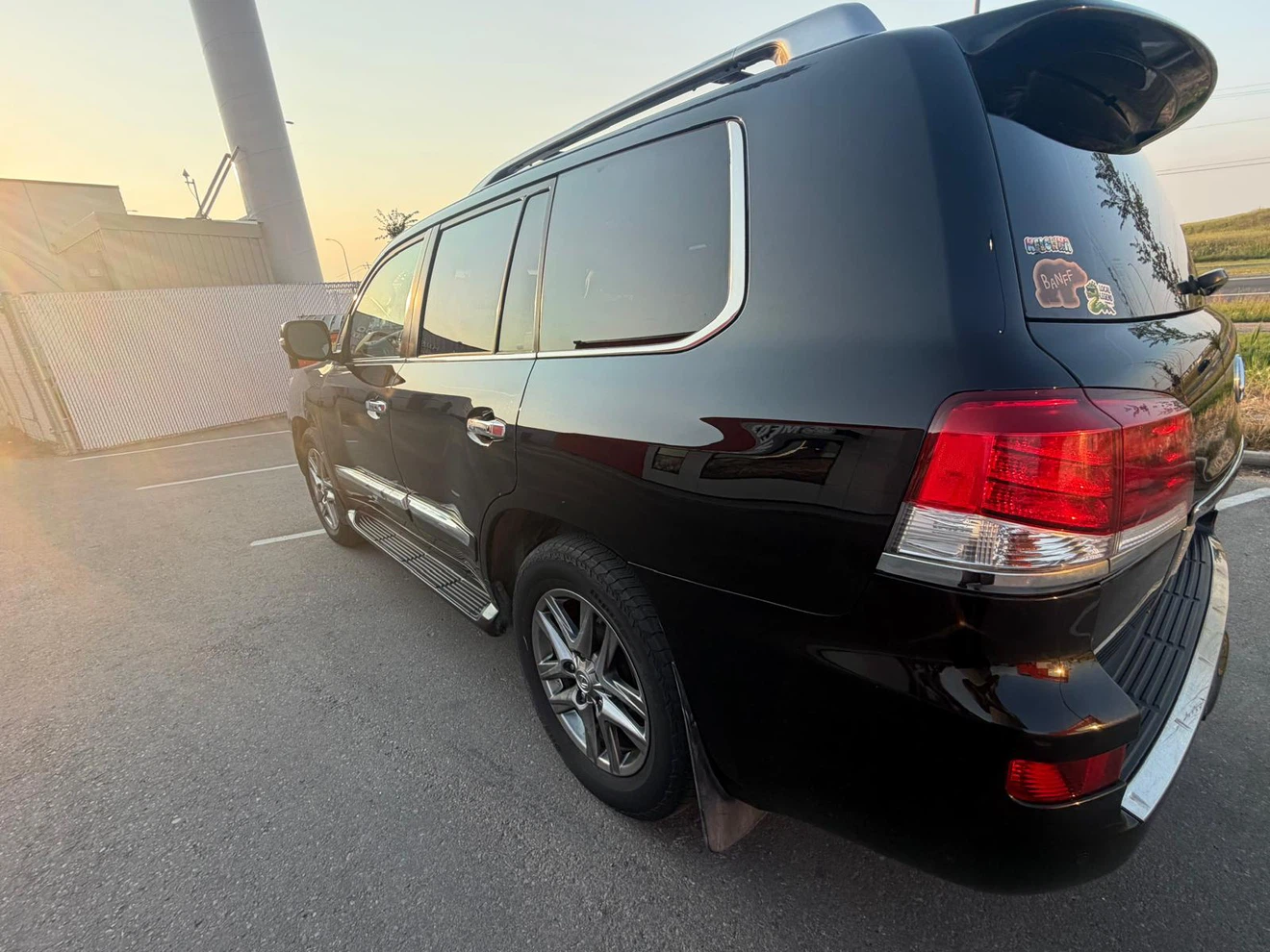 Black Lexus LX 570 SUV - photo 3