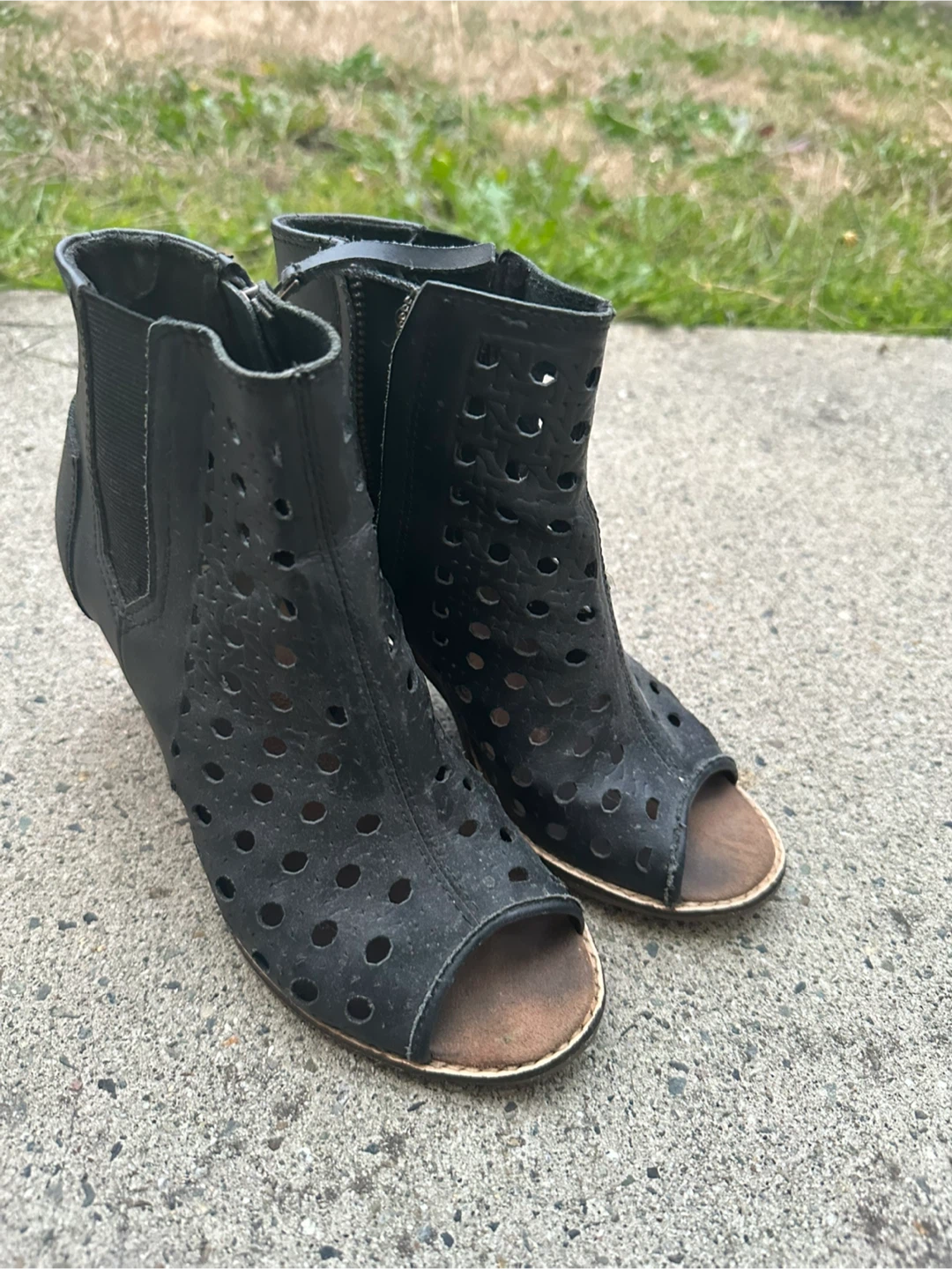 TOMS Black Perforated Peep-Toe Ankle Boots - photo 4