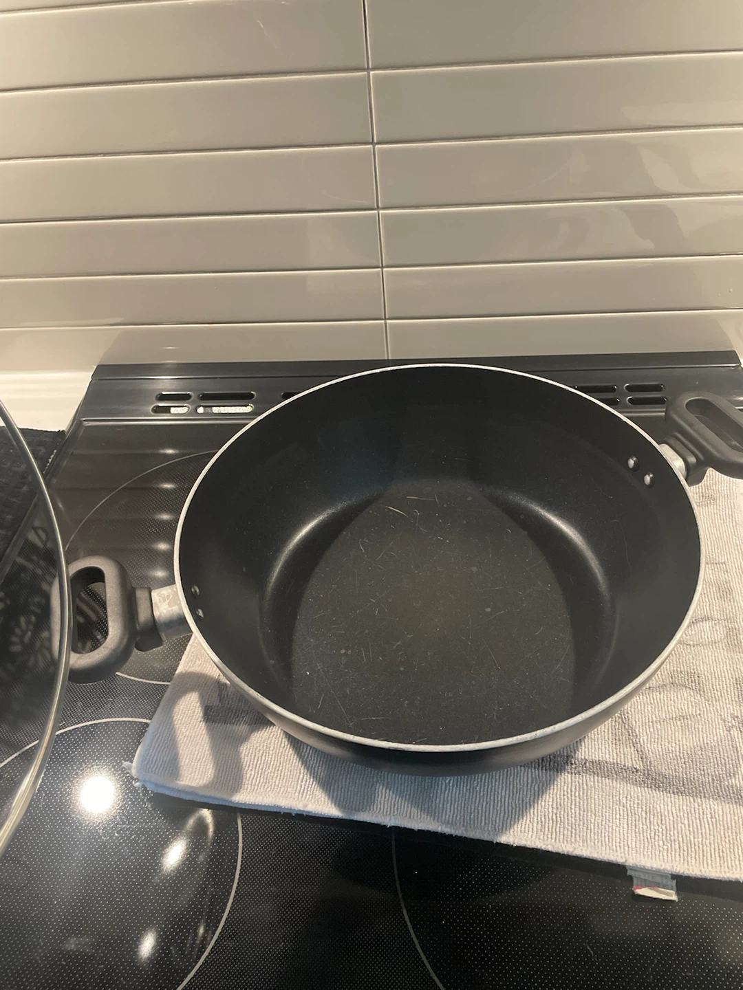 Non-stick large Frying Pan/pot with Lid