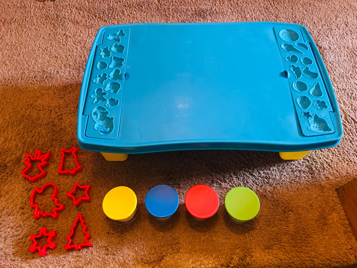 Play-Doh  Table with accessories - photo 3