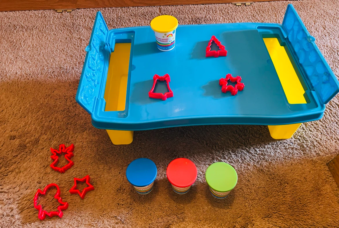 Play-Doh  Table with accessories - photo 4