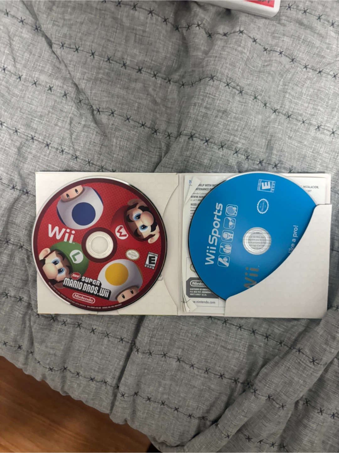 Nintendo Wii Console with Games and Accessories - photo 2