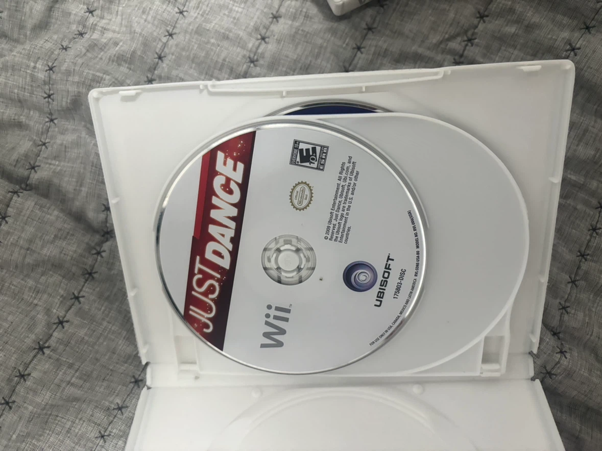 Nintendo Wii Console with Games and Accessories - photo 5