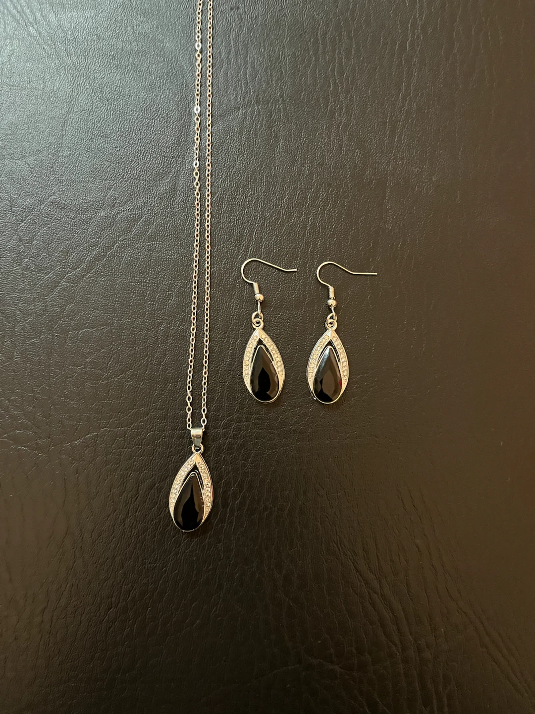 Earring and necklace set