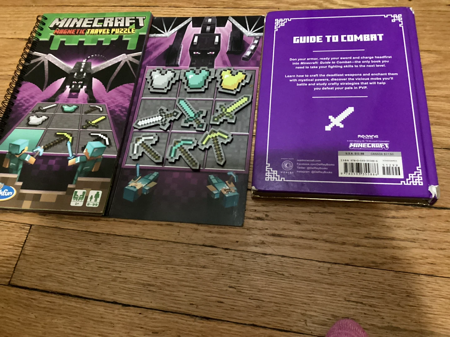 Minecraft Magnetic Travel Puzzle and Guide to Combat Book - photo 2