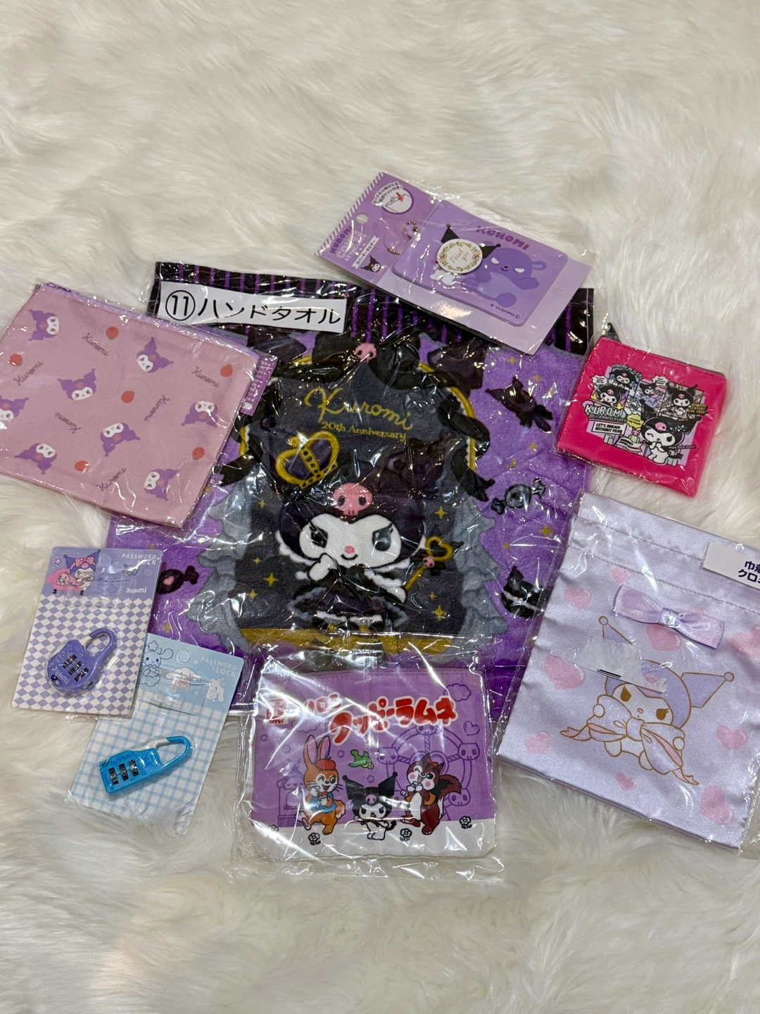 Kuromi and Friends Sanrio Lot - Hand Towel, Locks, Pouch - photo 3