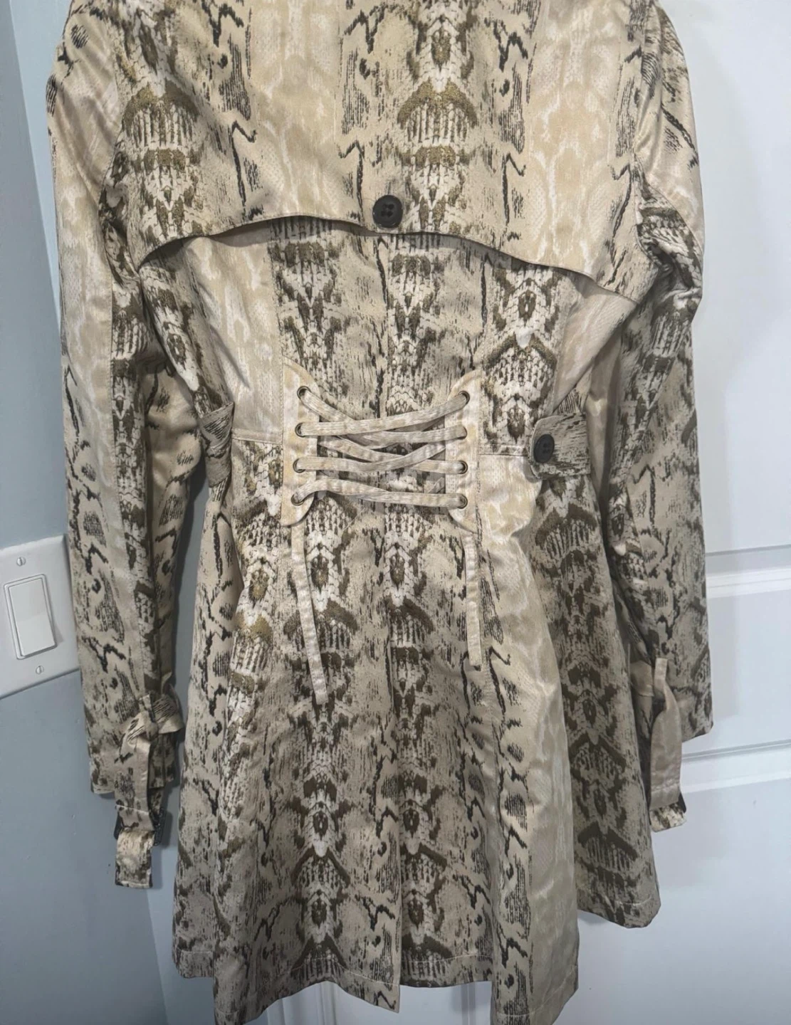 Bebe Snake Print Trench Coat - photo 3