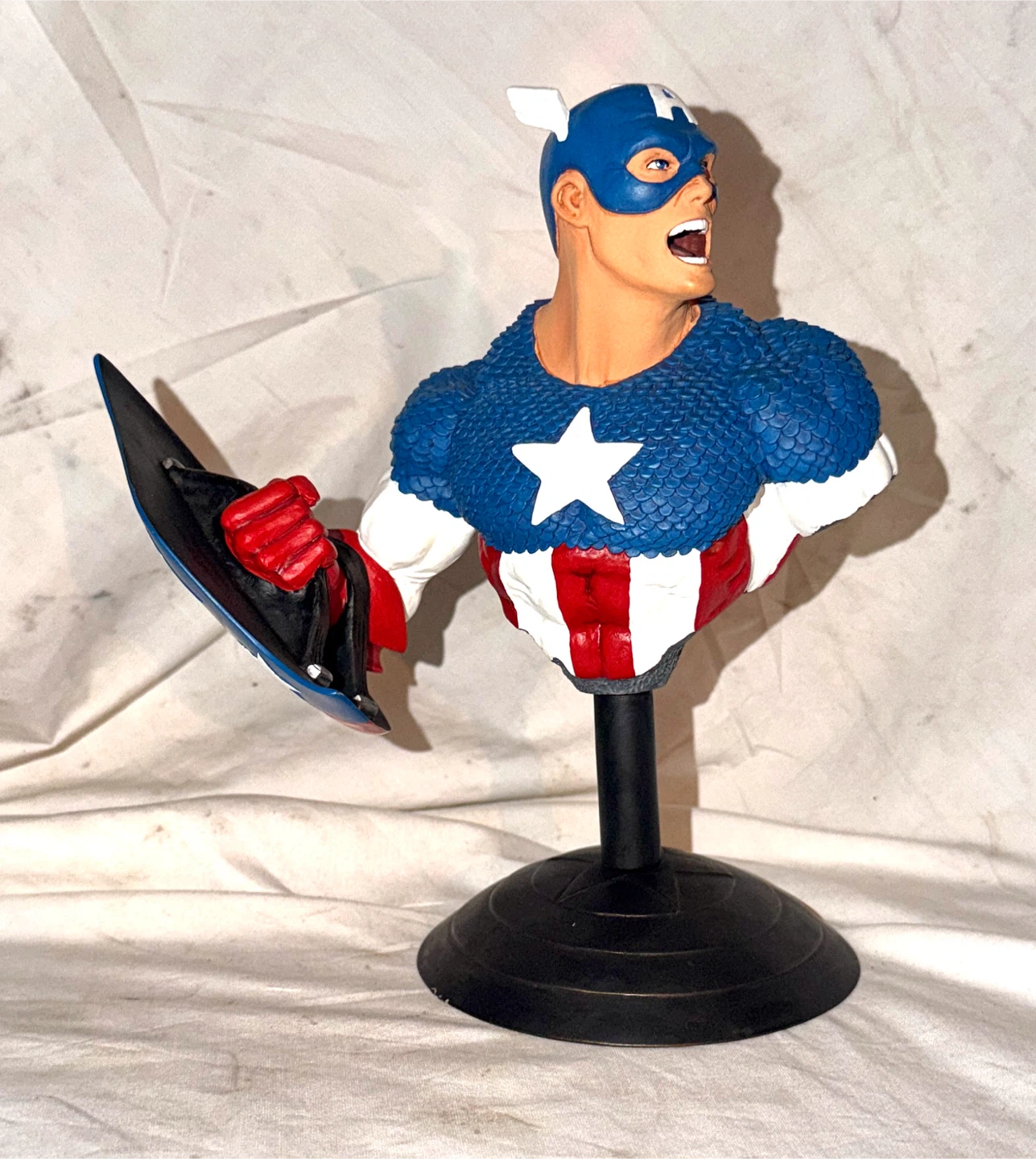 Marvel Captain America "Golden Age" Bust - photo 2