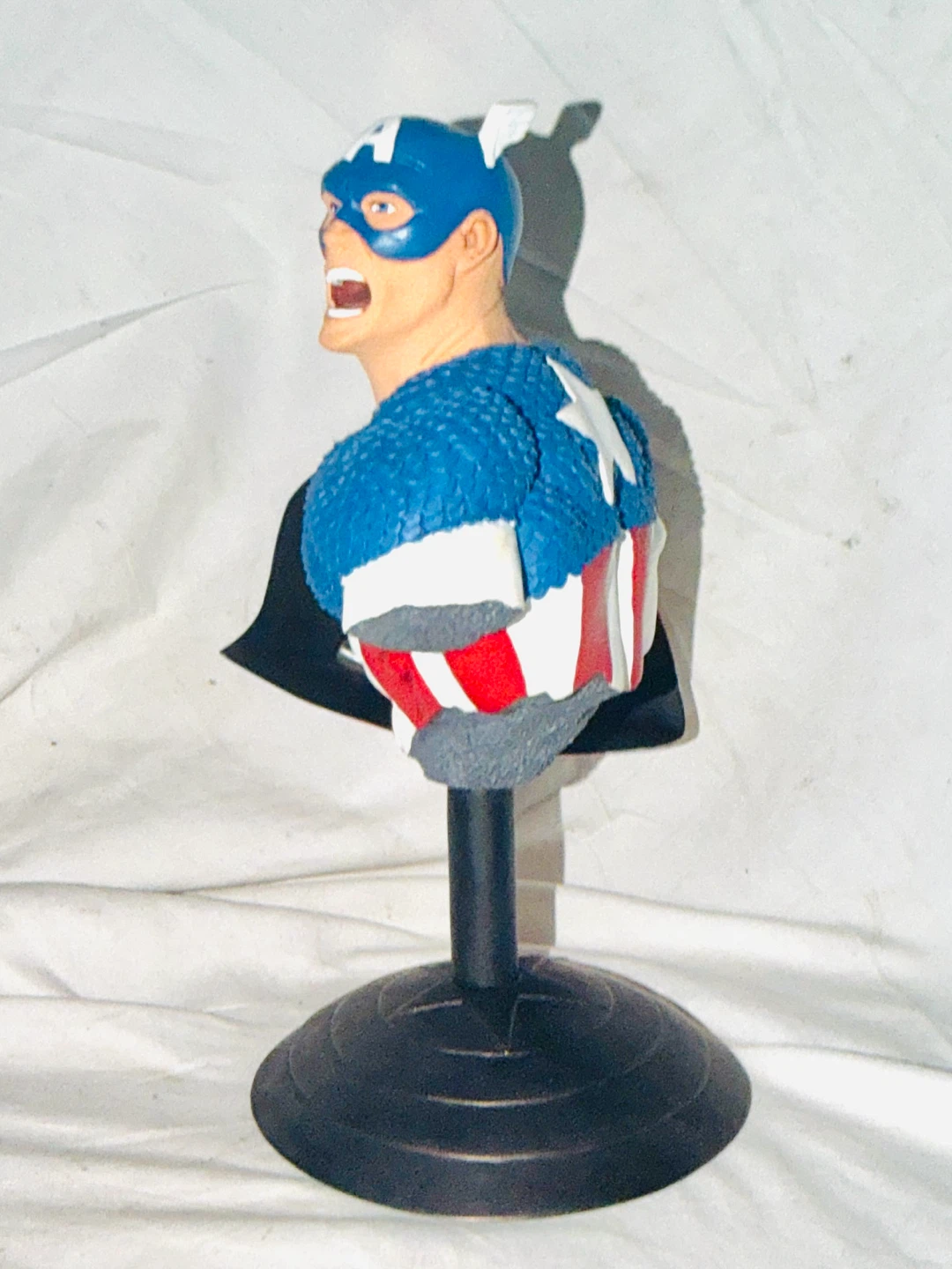 Marvel Captain America "Golden Age" Bust - photo 5