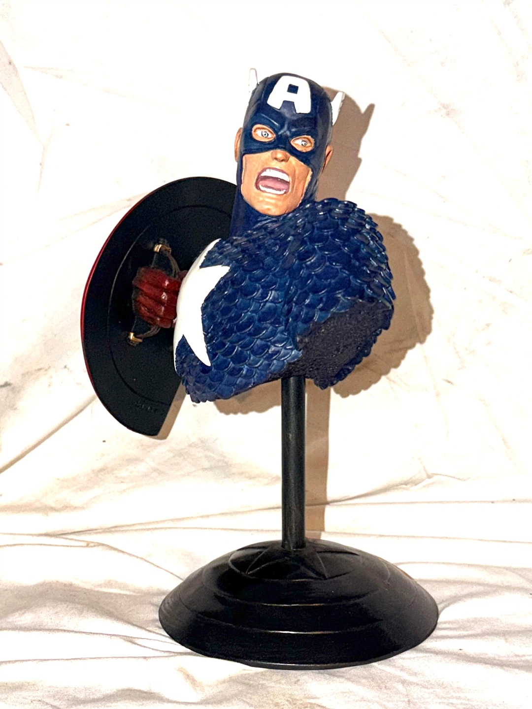 Captain America Silver Age Bust Statue - photo 2