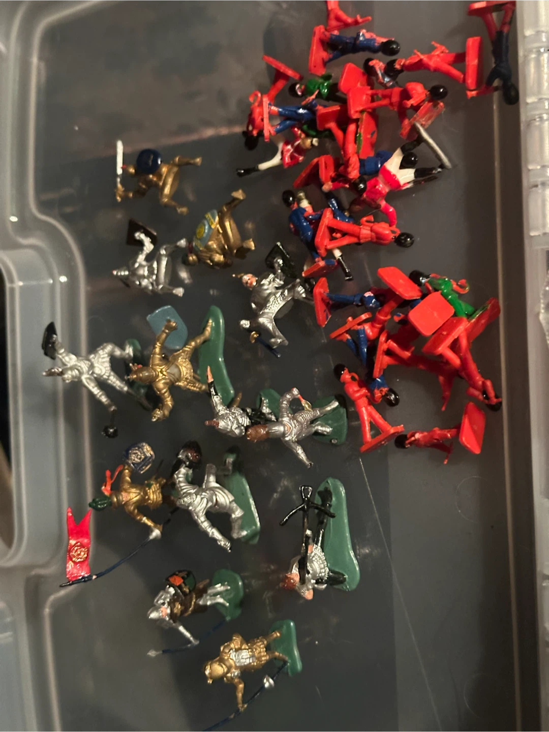 Vintage plastic British soliders / medieval
