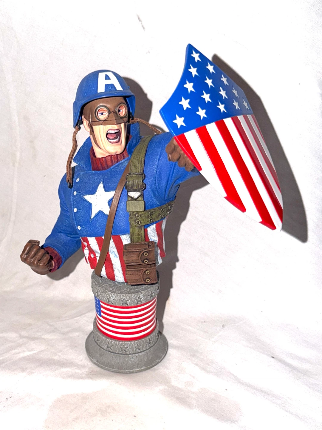 Ultimate Captain America bust WWII  avengers Statue - photo 2